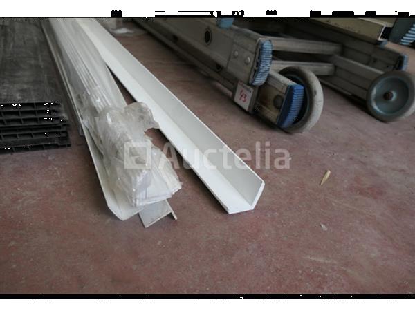 Grote foto evenwicht van diverse hout en gevelplaten doe het zelf en verbouw ijzerwaren en bevestigingsmiddelen