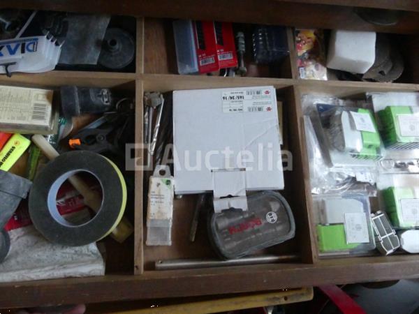 Grote foto diverse ijzerwaren en handgereedschap doe het zelf en verbouw gereedschappen en machines