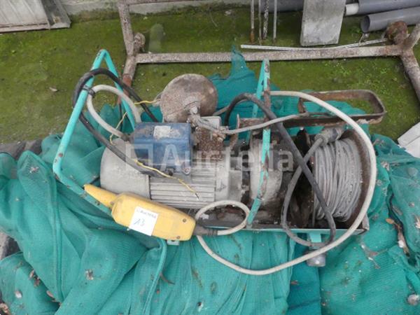 Grote foto elektrische lier met 2 imer staanders doe het zelf en verbouw hefwerktuigen