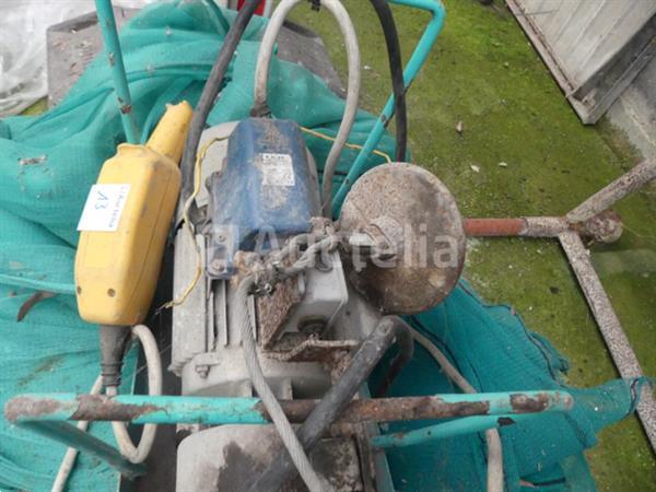 Grote foto elektrische lier met 2 imer staanders doe het zelf en verbouw hefwerktuigen