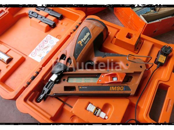 Grote foto gas spijkermachine balance nails paslode im90i doe het zelf en verbouw ijzerwaren en bevestigingsmiddelen