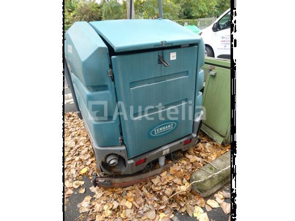 Grote foto tennant 8300 elektrische zitveegmachine en wasmachine agrarisch veegmachines
