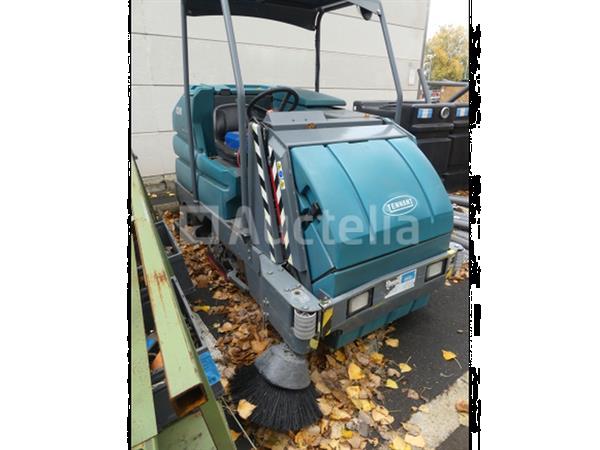 Grote foto tennant 8300 elektrische zitveegmachine en wasmachine agrarisch veegmachines