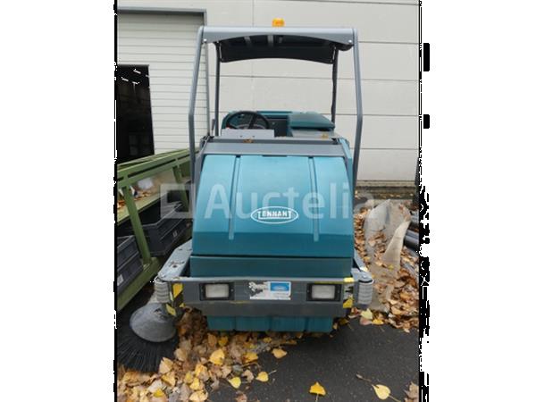 Grote foto tennant 8300 elektrische zitveegmachine en wasmachine agrarisch veegmachines