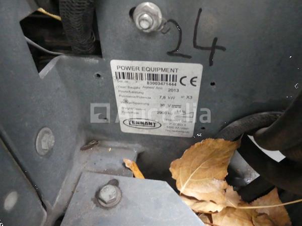 Grote foto tennant 8300 elektrische zitveegmachine en wasmachine agrarisch veegmachines