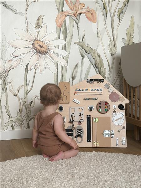 Grote foto sensorisch busy bord huis xl hout wandboard hangend kinderen en baby overige
