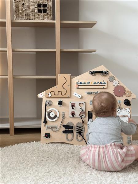 Grote foto sensorisch busy bord huis xl hout wandboard hangend kinderen en baby overige