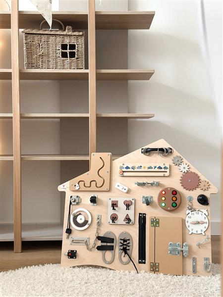 Grote foto sensorisch busy bord huis xl hout wandboard hangend kinderen en baby overige