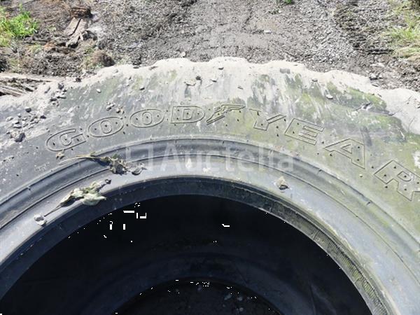 Grote foto 010345 020 goodyear 23.5 r 25 bouwmachines band agrarisch wielen