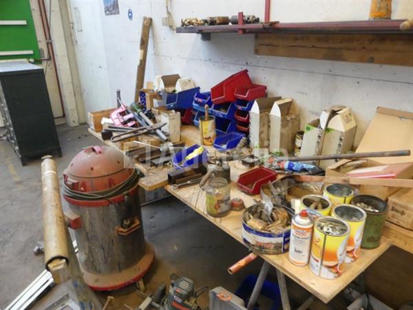 Grote foto diverse gereedschappen en hardware doe het zelf en verbouw onderdelen en accessoires