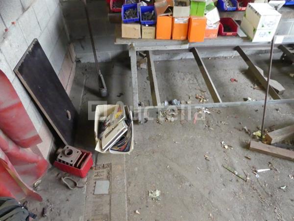 Grote foto diverse gereedschappen en hardware doe het zelf en verbouw onderdelen en accessoires