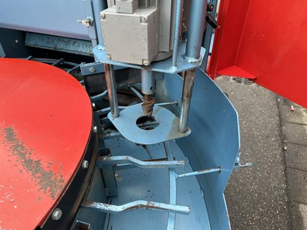 Grote foto demtec 900 potmachine met afvoerband agrarisch tuinbouw