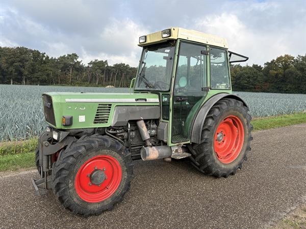 Grote foto fendt smalspoor superkuip fronthef agrarisch tractoren