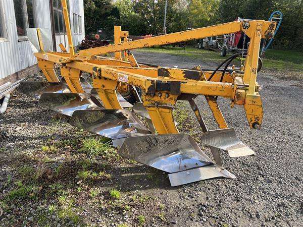 Grote foto panter rondegaande diepploeg 50 cm agrarisch ploegen