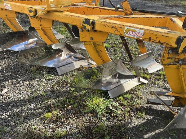 Grote foto panter rondegaande diepploeg 50 cm agrarisch ploegen