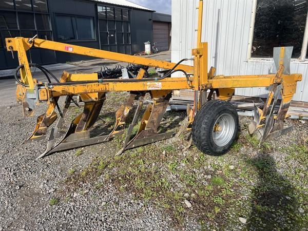 Grote foto panter rondegaande diepploeg 50 cm agrarisch ploegen