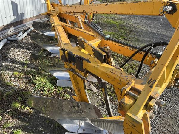 Grote foto panter rondegaande diepploeg 50 cm agrarisch ploegen