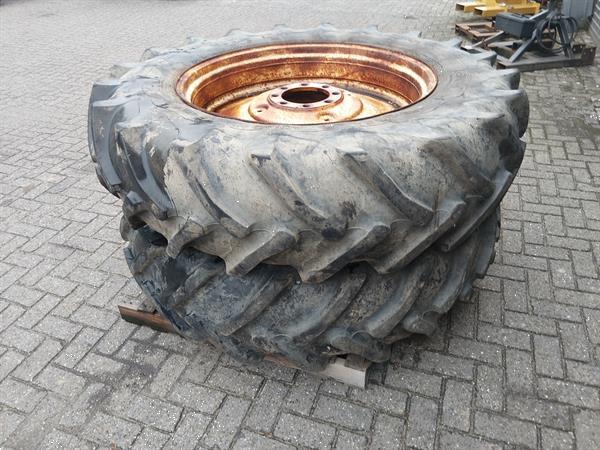 Grote foto renault wielen 16.9 r38 agrarisch wielen