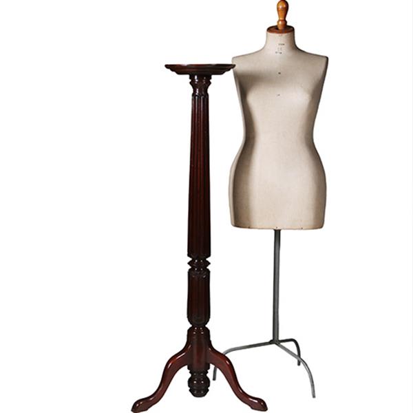 Grote foto zeer hoge elegante piedestal met verdiept blad in donker notenhout no.332430 antiek en kunst stoelen en banken