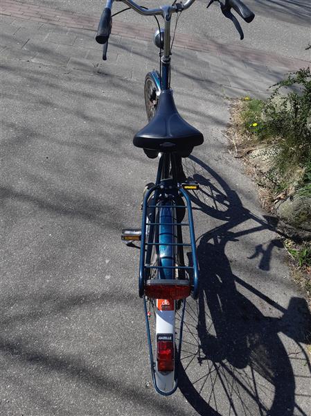 Grote foto licht trappend gazelle dames tienerfiets fietsen en brommers damesfietsen