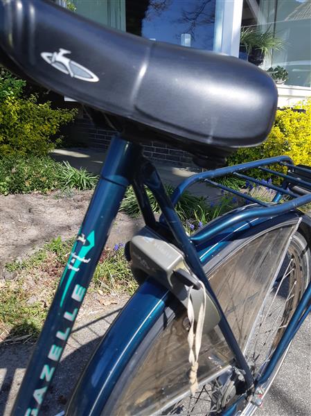 Grote foto licht trappend gazelle dames tienerfiets fietsen en brommers damesfietsen