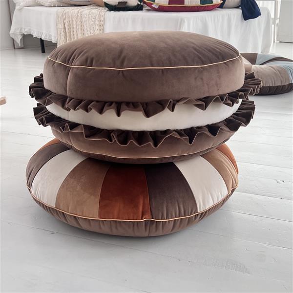 Grote foto velvet poef kussen mocca macaron zacht zitkussen in de vorm van een koekje mocca 50x30cm kinderen en baby complete kinderkamers