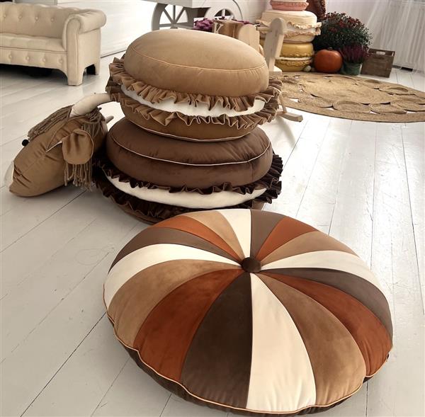 Grote foto velvet poef kussen mocca macaron zacht zitkussen in de vorm van een koekje mocca 50x30cm kinderen en baby complete kinderkamers