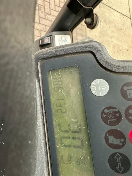 Grote foto vs 22429 elektrische heftruck jungheinrich efg540 vorkenspreider agrarisch heftrucks