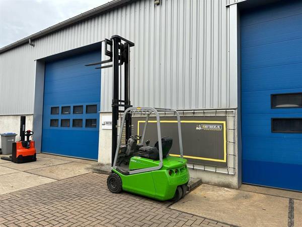 Grote foto vs 22430 elektrische triplex heftruck cesab 4500mm sideshift agrarisch heftrucks