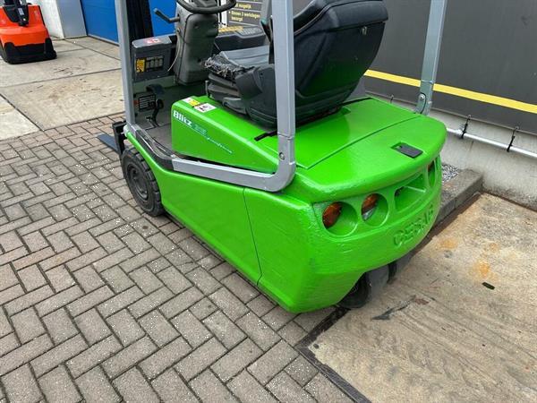 Grote foto vs 22430 elektrische triplex heftruck cesab 4500mm sideshift agrarisch heftrucks