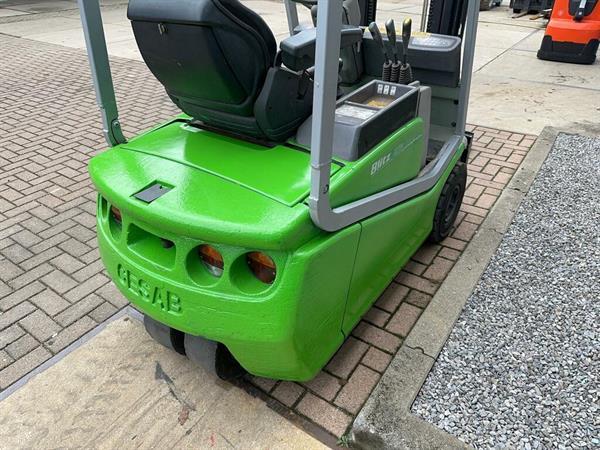 Grote foto vs 22430 elektrische triplex heftruck cesab 4500mm sideshift agrarisch heftrucks