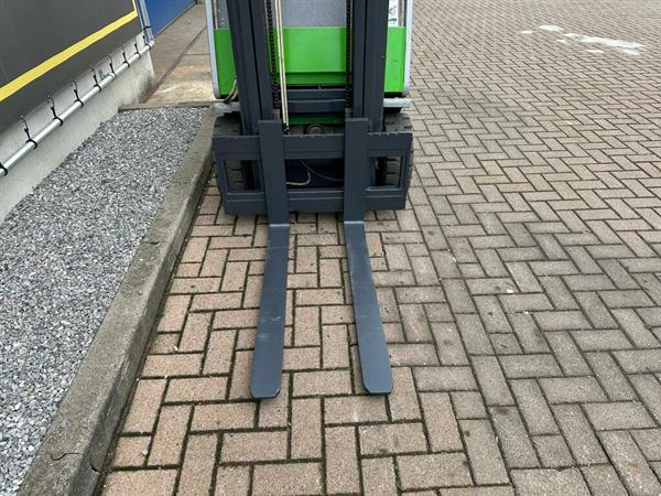 Grote foto vs 22430 elektrische triplex heftruck cesab 4500mm sideshift agrarisch heftrucks