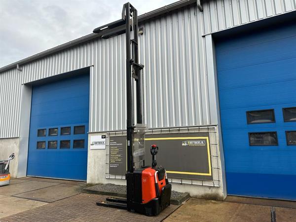 Grote foto vs 22441 elektrische triplex stapelaar toyota 5.000mm doe het zelf en verbouw hefwerktuigen