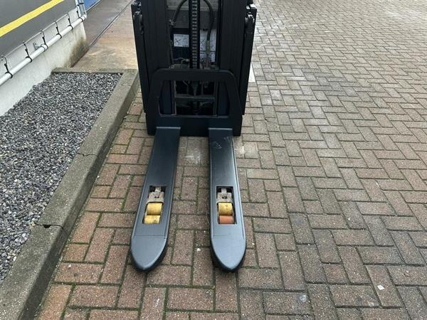 Grote foto vs 22441 elektrische triplex stapelaar toyota 5.000mm doe het zelf en verbouw hefwerktuigen