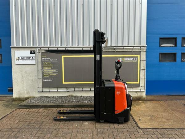 Grote foto vs 22441 elektrische triplex stapelaar toyota 5.000mm doe het zelf en verbouw hefwerktuigen