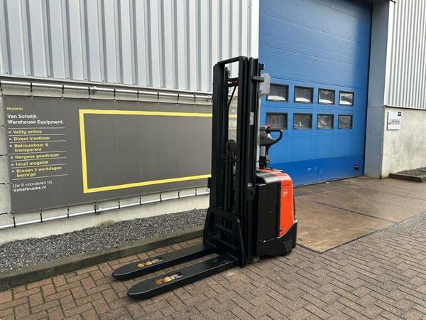 Grote foto vs 22441 elektrische triplex stapelaar toyota 5.000mm doe het zelf en verbouw hefwerktuigen