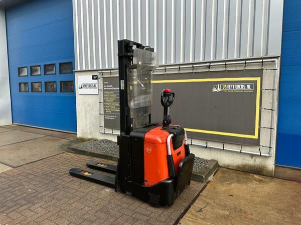 Grote foto vs 22441 elektrische triplex stapelaar toyota 5.000mm doe het zelf en verbouw hefwerktuigen