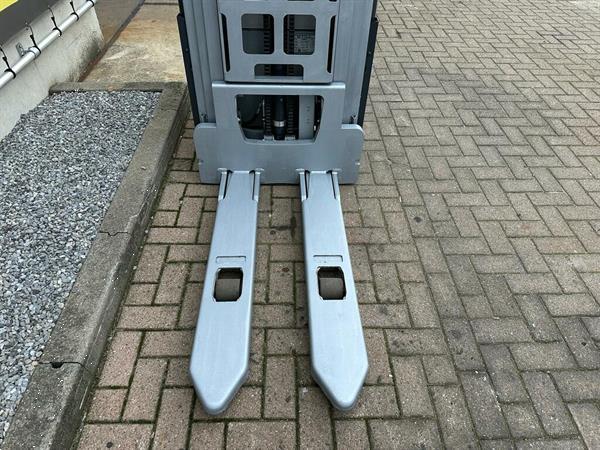 Grote foto vs 22446 elektrische triplex stapelaar still 4.716mm weinig uren doe het zelf en verbouw hefwerktuigen