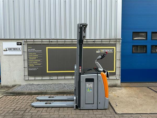 Grote foto vs 22446 elektrische triplex stapelaar still 4.716mm weinig uren doe het zelf en verbouw hefwerktuigen