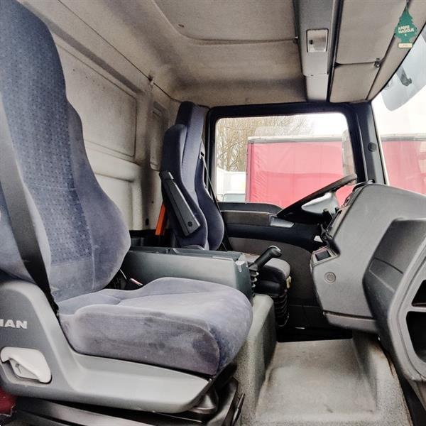 Grote foto man tgl doe het zelf en verbouw vrachtwagens