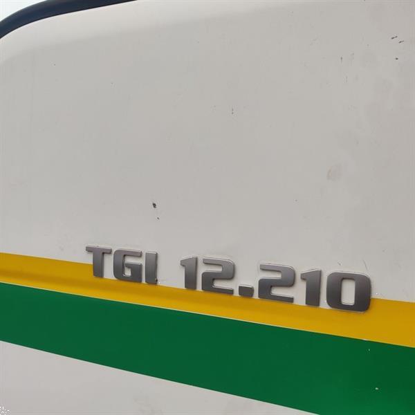 Grote foto man tgl doe het zelf en verbouw vrachtwagens