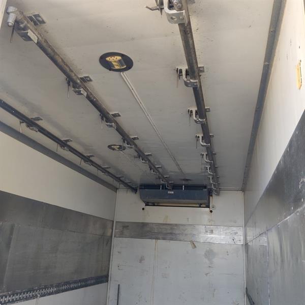 Grote foto renault midlum with hanging work in the fridge doe het zelf en verbouw vrachtwagens