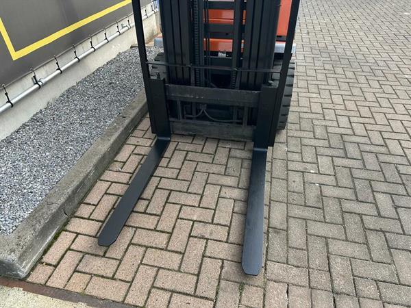 Grote foto vs 22451 lpg triplex heftruck bt 5510mm sideshift agrarisch heftrucks