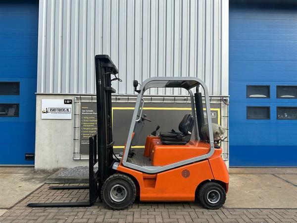 Grote foto vs 22451 lpg triplex heftruck bt 5510mm sideshift agrarisch heftrucks