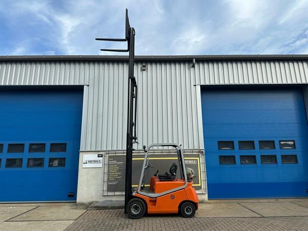 Grote foto vs 22451 lpg triplex heftruck bt 5510mm sideshift agrarisch heftrucks