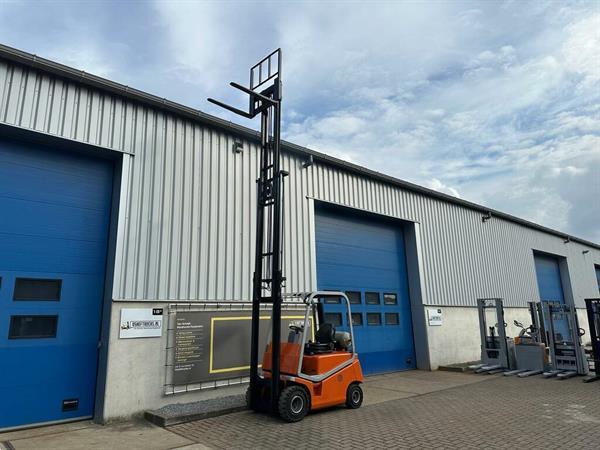 Grote foto vs 22451 lpg triplex heftruck bt 5510mm sideshift agrarisch heftrucks