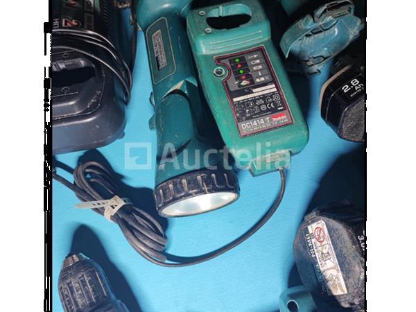 Grote foto 2x boormachines makita werkt 4x batterijen 8 opladers doe het zelf en verbouw ijzerwaren en bevestigingsmiddelen