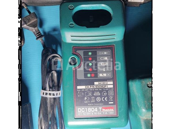 Grote foto 2x boormachines makita werkt 4x batterijen 8 opladers doe het zelf en verbouw ijzerwaren en bevestigingsmiddelen