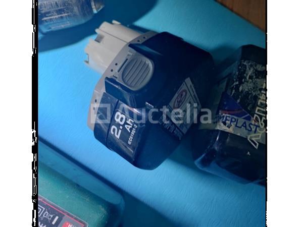 Grote foto 2x boormachines makita werkt 4x batterijen 8 opladers doe het zelf en verbouw ijzerwaren en bevestigingsmiddelen