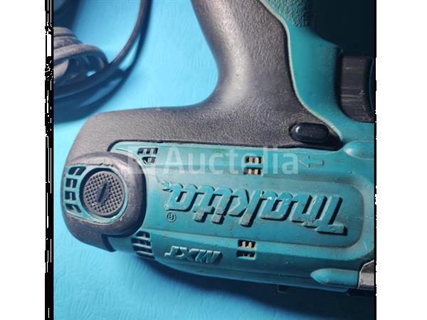 Grote foto 2x boormachines makita werkt 4x batterijen 8 opladers doe het zelf en verbouw ijzerwaren en bevestigingsmiddelen